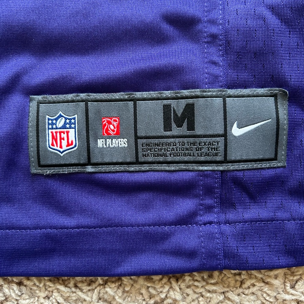 Lamar Jackson jersey - Picture 2 of 4